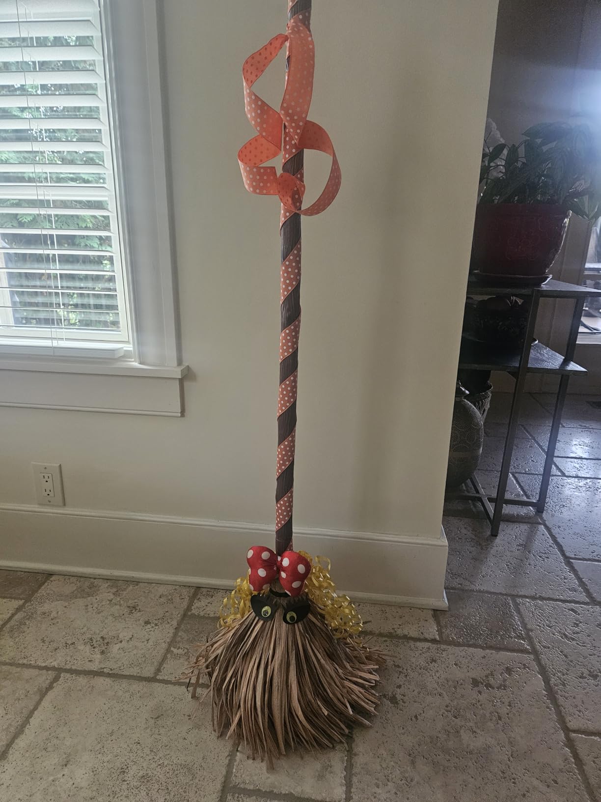 Olaxo - Haunted Witch Broomstick