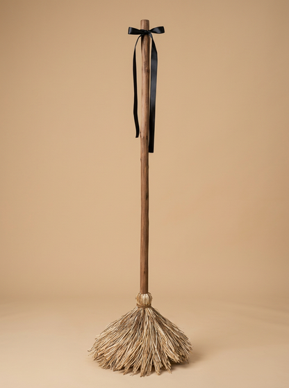 Olaxo - Haunted Witch Broomstick
