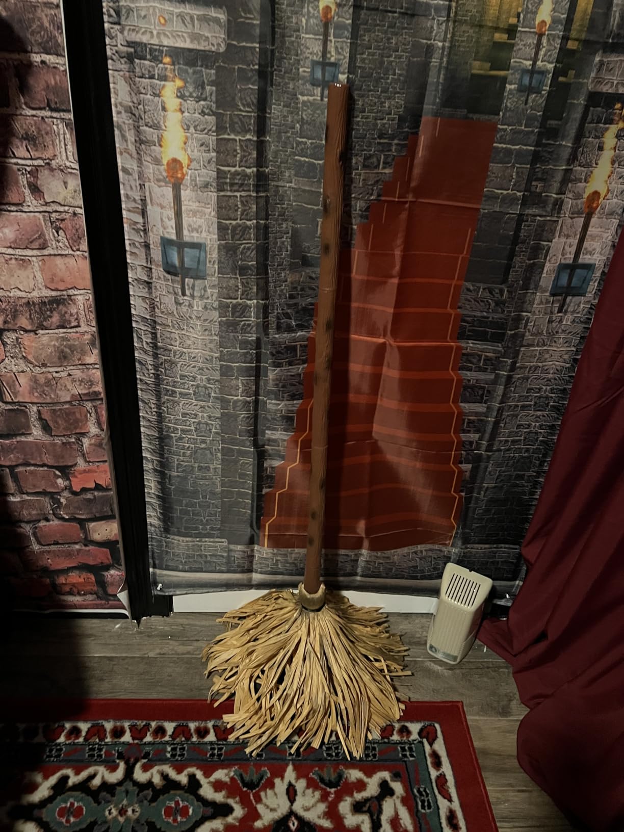 Olaxo - Haunted Witch Broomstick